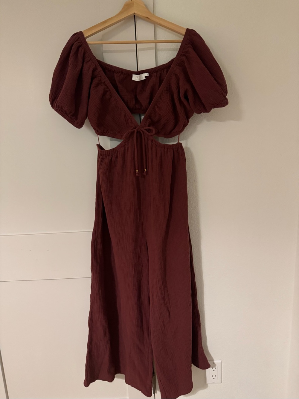 ASTR Women's Burgundy Puff-Sleeve Cutout Maxi Dress